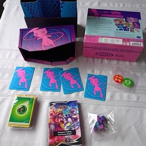 Elite Trainer Box - Pokemon Cards Fusion Strike